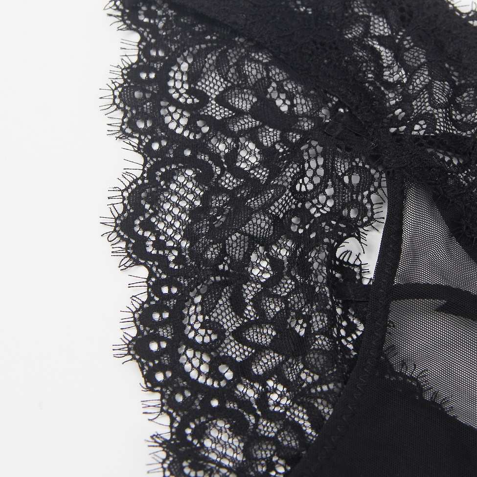 High quality sexy floral lace panty with open back
Material... Ohyeah - Floral Lace Panty - Black - 5XL photo-9