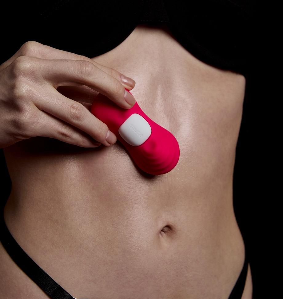 Embrace cutting-edge technology for an unprecedented wearabl... Sauce - Bow Bow Sensing Panty Vibrator - Pink photo-3