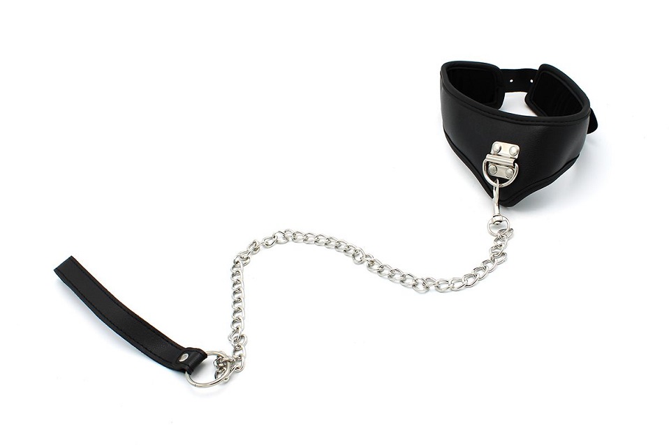 This basic Faux Leather Collar comes with a leash that easil... Kiotos - Basic Collar w Leash - Black photo-3