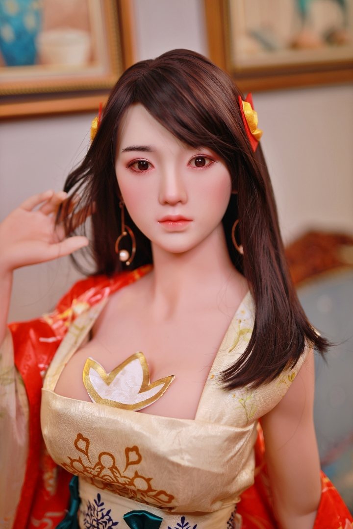 如想查看真人娃娃样办,请到我们的展示室。
我们明白有些客户在订购前会想亲自感受真人娃娃的材质,样办可于我们的香港深水... Kiyo现实娃娃161厘米 照片-14
