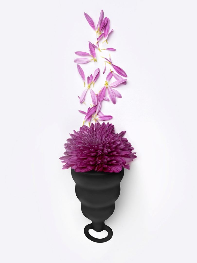 The menstrual cup Gcup has the shape of a bell. The main adv... Gvibe - Gcup - Mystic Noir photo-4