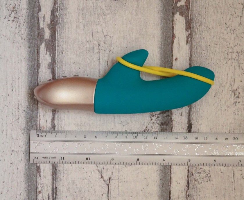 The neon yellow band on this rechargeable MiniVIBRATOR exude... Fun Factory - Vibe Amorino USB - Petrol photo-14