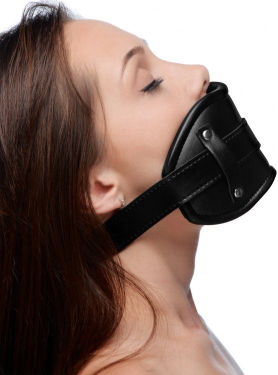 Plug up that pie hole with a silicone cock, strapping it to ... Strict - Cock Head Silicone Mouth Gag - Black photo-5