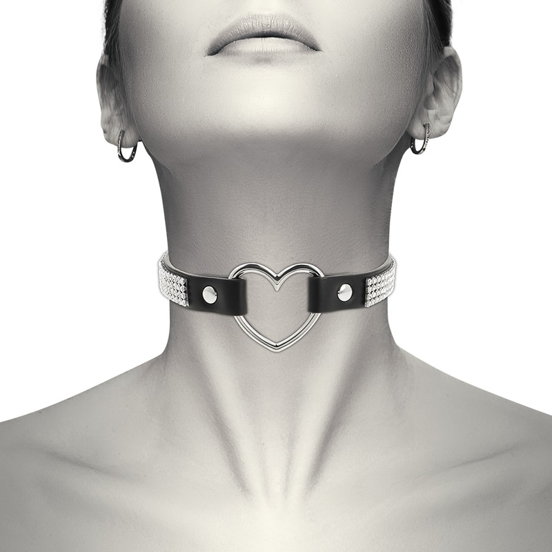 Discover Coquette Shokers! The perfect complement for your f... Coquette - Choker Heart Vegan Leather - Black photo-2