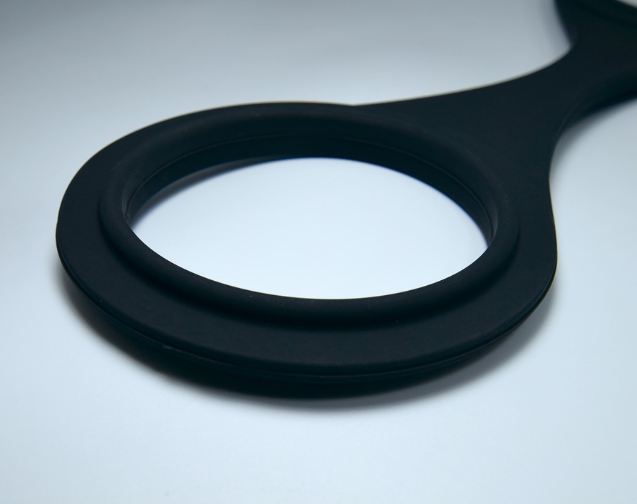 Just pass it through and you'll be able to play SM with ... T-Best - Silicone Cuffs Set - Black photo-3