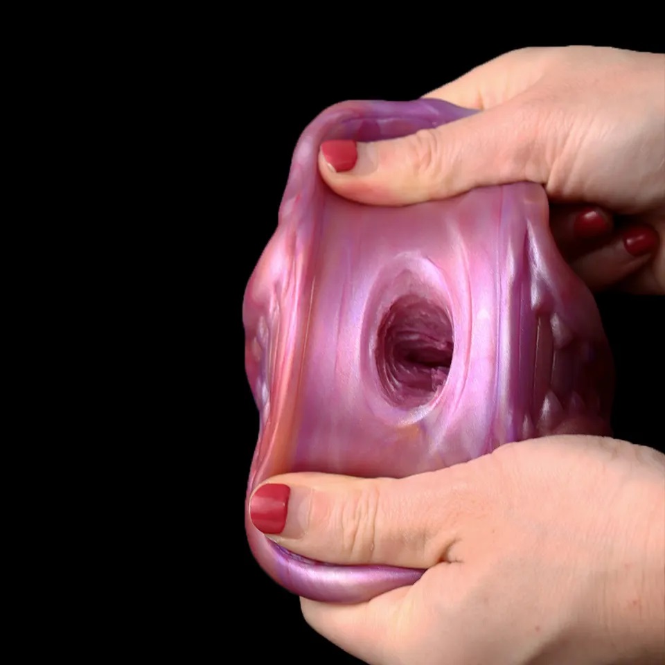 Material: Liquid silicone
Size:7*26.5CM
Net weight:650G
FAAK - Day Dragon Masturbator - Bloodsucker photo-5