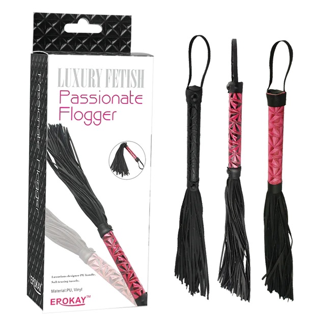 Ergonomic Handle the adult whip black is ergonomic, lightwei... Erokay - Pyramid Flogger - Black photo-3