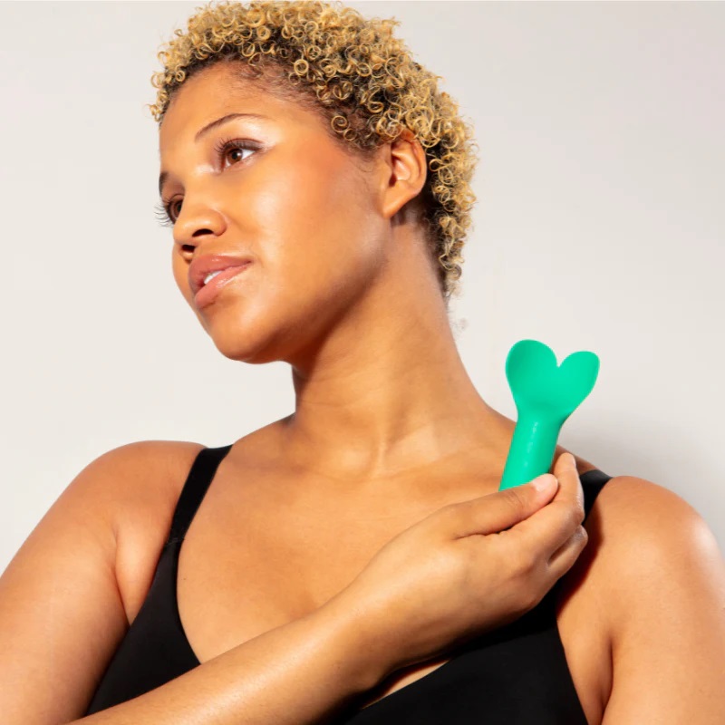 Meet Amour, a heart-shaped tip bullet that gives playful, fl... Je Joue - Amour Bullet Vibrator - Green photo-3
