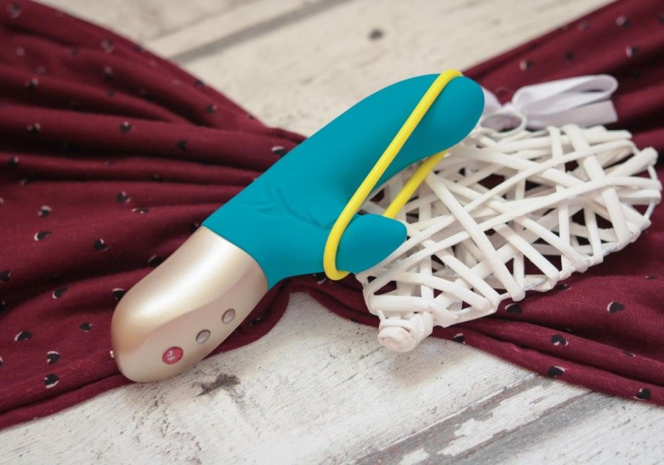 The neon yellow band on this rechargeable MiniVIBRATOR exude... Fun Factory - Vibe Amorino USB - Petrol photo-9