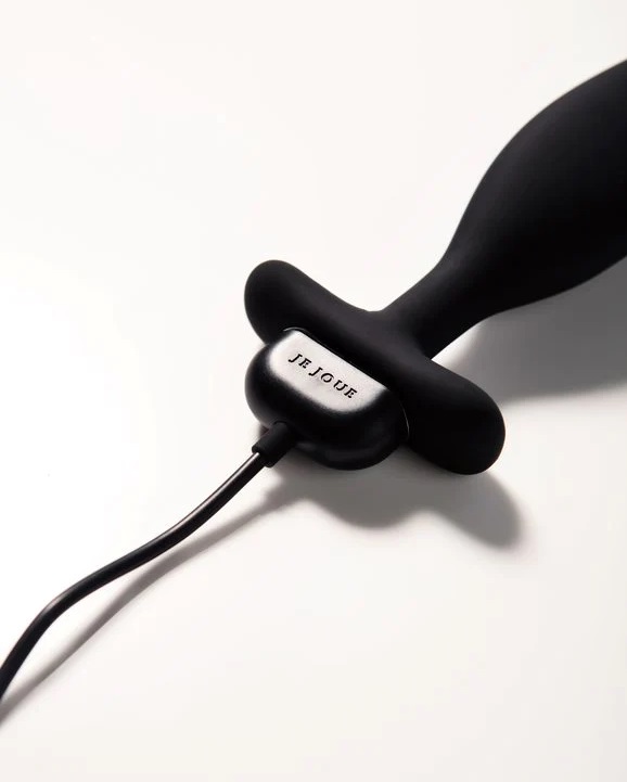 The Vesta butt vibrator is designed for a silky smooth exper... Je Joue - Vesta Vibro Butt Plug - Black photo-14