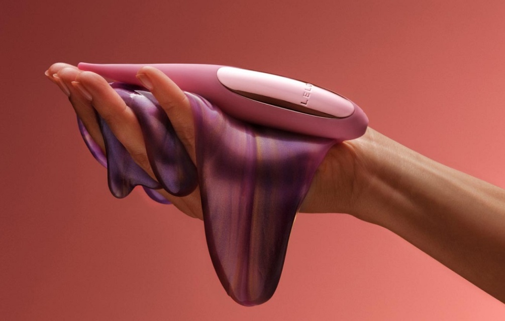 LELO DOT Travel is a discreet clitoral pinpoint vibrator ide... Lelo - DOT Travel Clitoral Vibrator - Purple photo-3