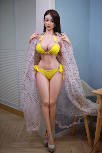 Chuang 亚洲真实感实体娃娃，大胸，超软硅胶材质，157cm (5’2 ft) 照片