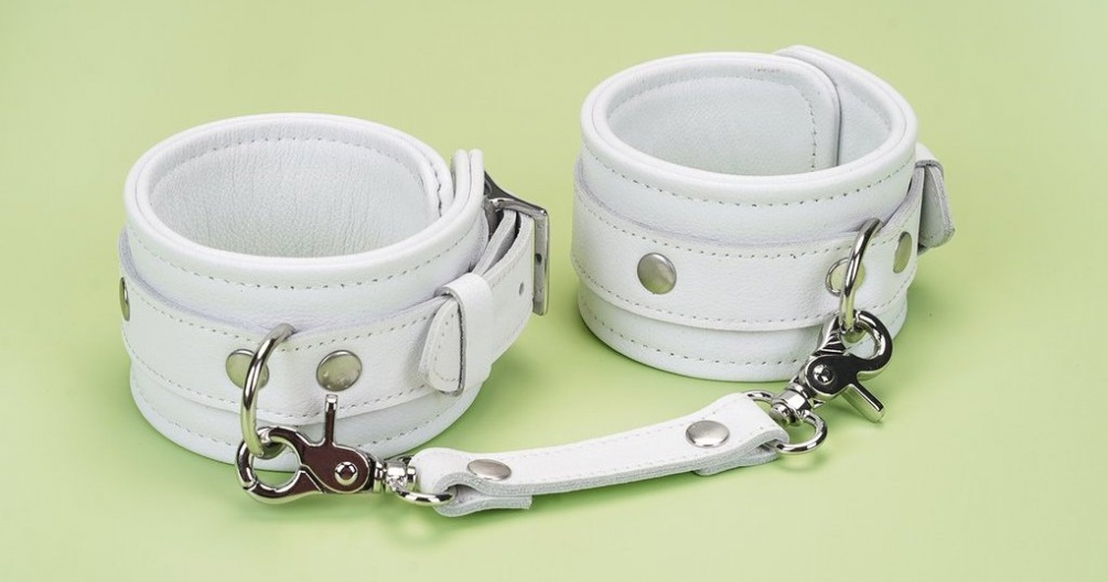 Made from genuine soft touch aromatic leather these cuffs ar... Liebe Seele - Leather Handcuffs - White photo-4