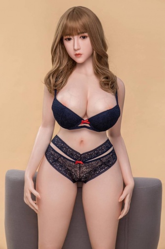 Minato 亚洲外貌巨乳大屁股 真人感矽胶性爱娃娃 162 cm 照片