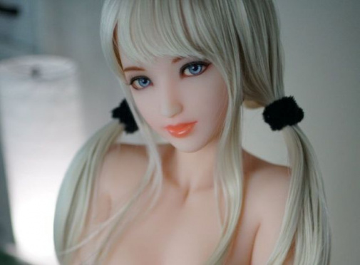 Marie 纤腰超巨乳金发俏皮甜妹 F罩杯附口交超柔软TPE仿真性爱娃娃 145 cm  照片