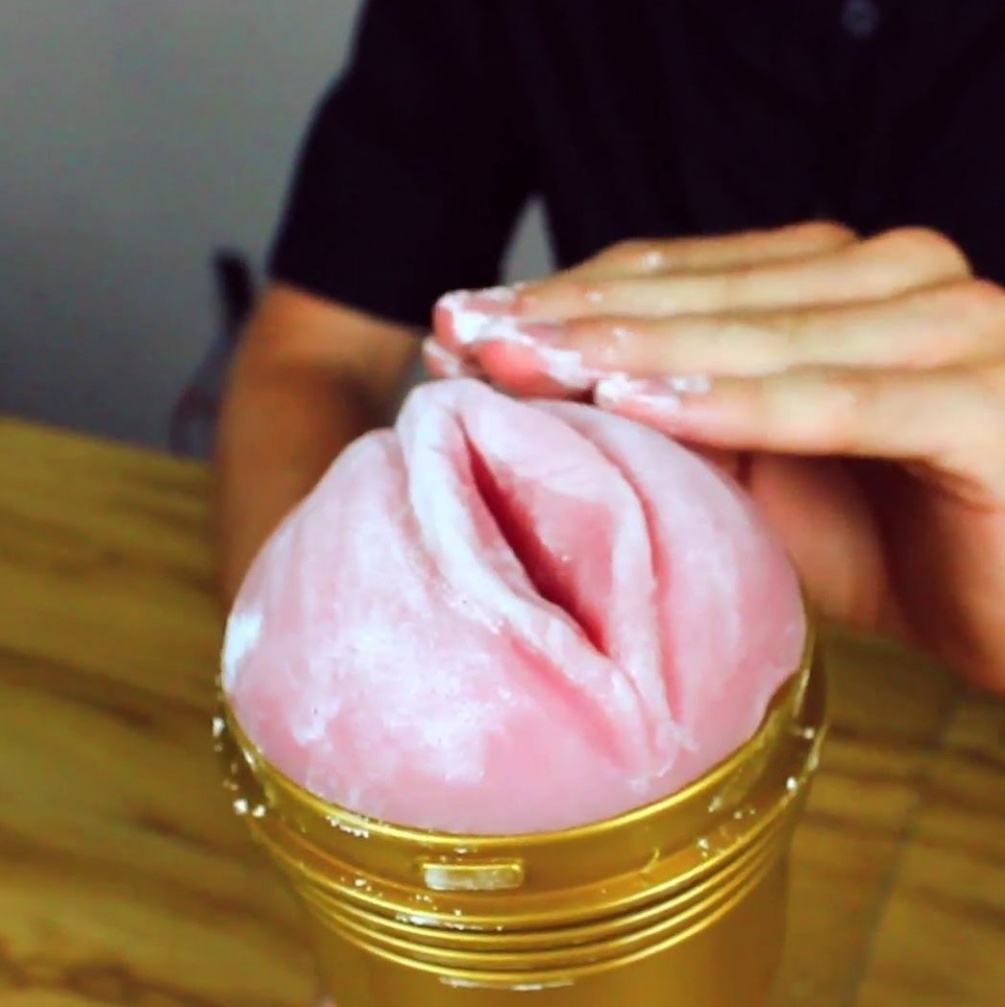 Nothing compares to the lifelike feeling of the Patented Fle... Fleshlight - Renewing Powder - 118ml photo-5