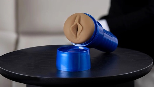 Fleshlight - 快感强袭飞机杯 - 深肉色 照片