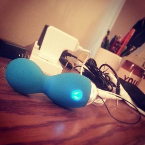 Lelo - Hula 摇控旋转震动按摩器 - 蓝色 照片