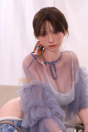 Ilina 亚洲性爱娃娃，E 杯 Max ROS，柔软矽胶材质，161厘米（5'3英尺）。 照片