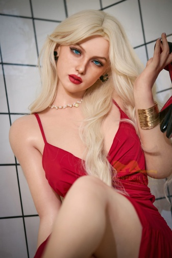 Lara 精巨乳萝莉 F罩杯灵活骨架  超柔软矽胶仿真性爱娃娃 164 cm 照片