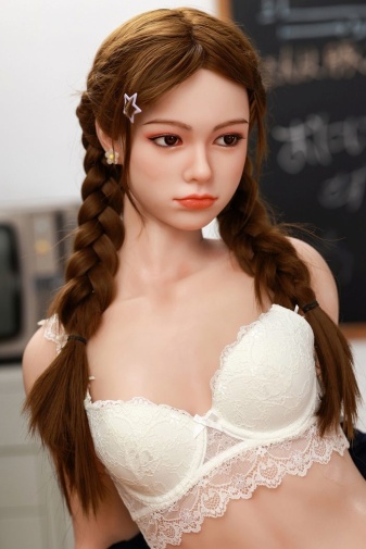An Ran 调皮的发育期淫荡学生妹 A罩杯 超柔软矽胶仿真性爱娃娃 171 cm 照片