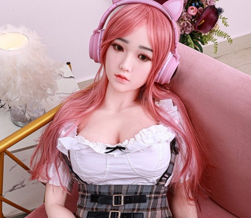 Niko 亞洲仿真實體娃娃，粉紅髮，超軟矽膠 163 cm 照片
