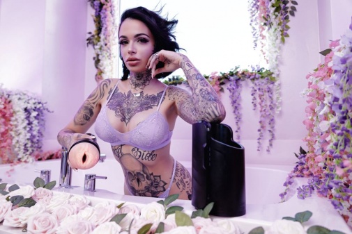 Kiiroo - Feel Leigh Raven 飞机杯 照片