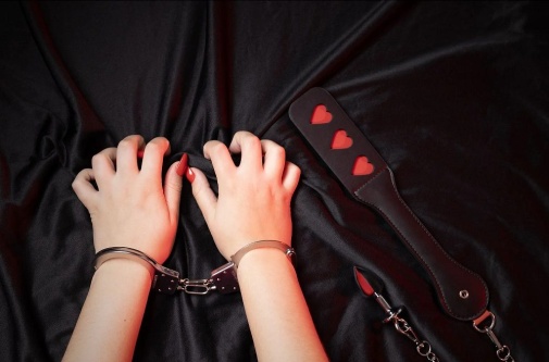 Ouch - Metal Hand Cuffs - Silver photo