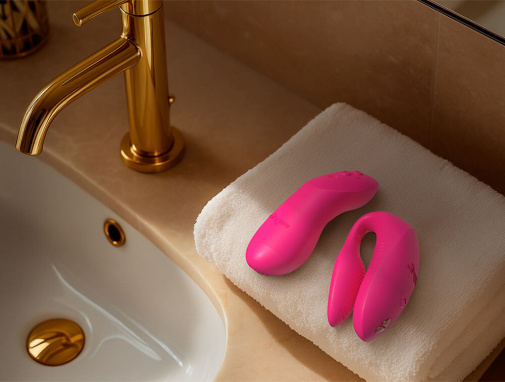 We-Vibe - Chorus Pro Clitoral & G-Spot Couples Vibrator - Electric Pink 照片
