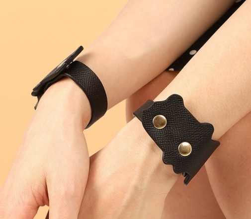 MT - Cat Leather Handcuffs - Black photo