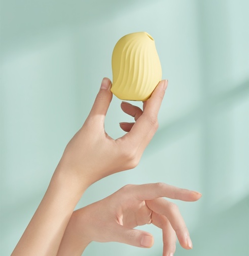 Osuga - Cuddly Clitoral Sucking Vibrator - Lemon photo