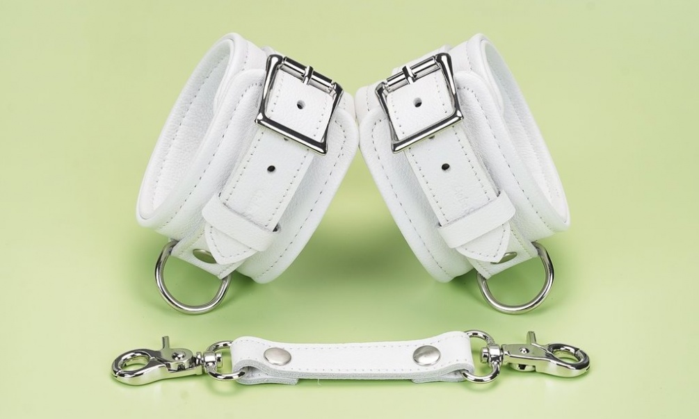 Made from genuine soft touch aromatic leather these cuffs ar... Liebe Seele - Leather Handcuffs - White photo-3