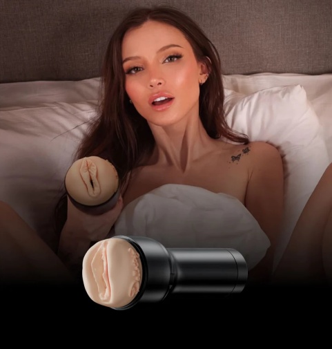 Kiiroo - Feel Dainty Wilders Masturbator photo