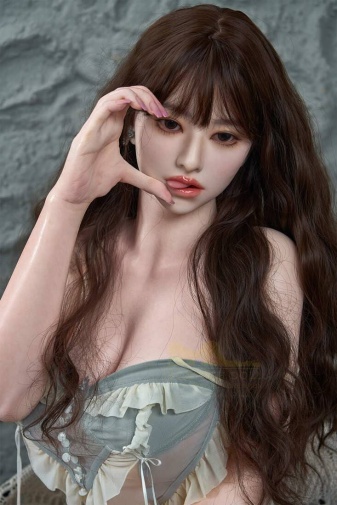 Xia 豐滿身材超巨乳中式情少女 精緻妝容超柔軟矽膠仿真性愛娃娃 165 cm 照片