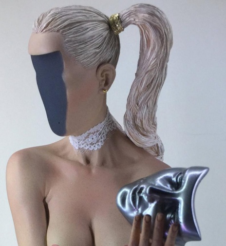 悲剧裸女雕塑 照片