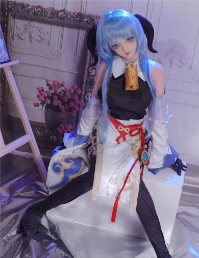 Amaya 动漫风蓝发牛角性感女魔王 超柔软TPE身体仿真性爱娃娃 145 cm (附衣服和头饰) 照片